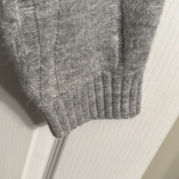 hem & thread round neck sweater - Picture 5 of 8